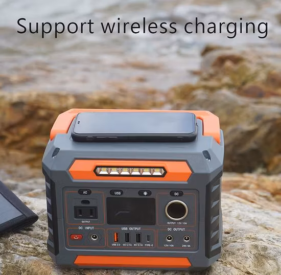 Estilo portátil al aire libre 10000 20000 30000 50000mAh Viaje a prueba de agua USB / Tipo-C / Micro teléfono móvil Compartir cargador Mini banco de energía solar con luz de flash